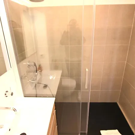 70 M2 Face A La Mer, Dernier Etage, Au Bord Des Plages *